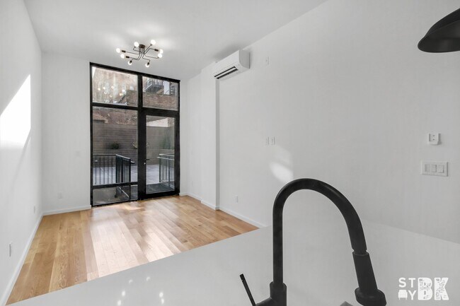 610 Myrtle Ave in Brooklyn, NY - Building Photo - Building Photo