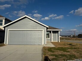 204 Ottawa Wy in New Braunfels, TX - Building Photo