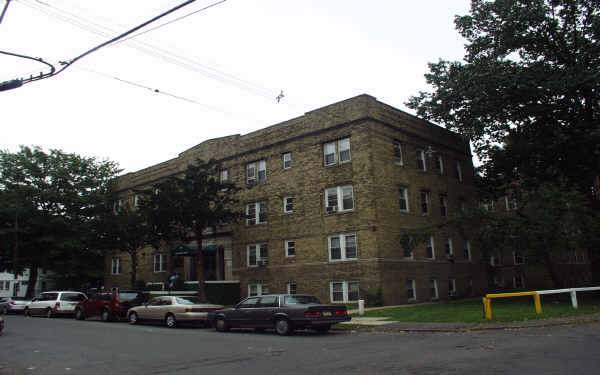 819-820 Canton St in Elizabeth, NJ - Building Photo