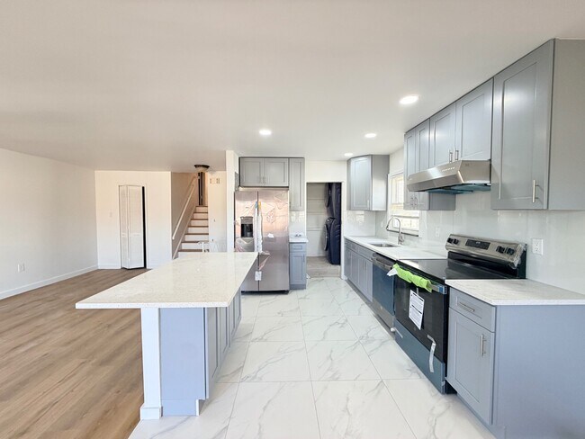 15-75-75 208th Pl in Queens, NY - Foto de edificio - Building Photo