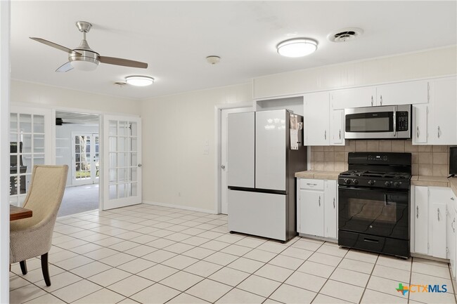 803 Hibiscus Ln in Victoria, TX - Building Photo - Building Photo