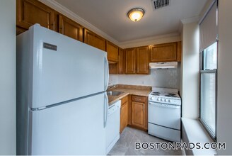 1126 Boylston St, Unit 505 in Boston, MA - Building Photo - Building Photo