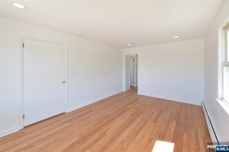 36 Scudder St in Garfield, NJ - Foto de edificio - Building Photo