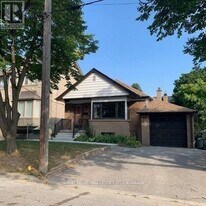 72 McGillivray Ave in Toronto, ON - Building Photo