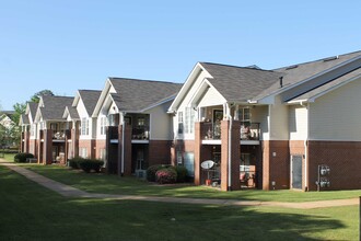 The Parker at One25 in Lagrange, GA - Foto de edificio - Building Photo