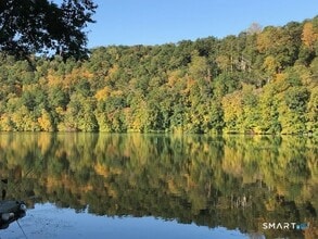 75 Lake Lillinonah Rd N in Bridgewater, CT - Building Photo - Building Photo