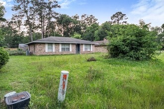 1204 Crescent Blvd in Cleveland, TX - Building Photo - Building Photo