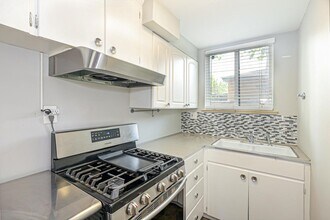 Spacious 1 bed/1 bath apartment near Tenny in Denver, CO - Building Photo - Building Photo