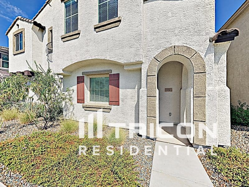 12541 W Hummingbird Terrace in Peoria, AZ - Building Photo