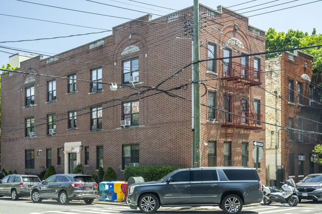 TRI-SENIOR HOUSING in Brooklyn, NY - Foto de edificio - Building Photo