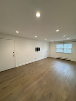 210 Seaton Rd, Unit 210 Seaton Unit 3 in Stamford, CT - Building Photo