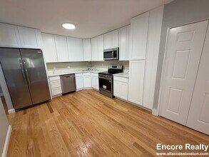 1751 Beacon St, Unit 1850-304 in Brookline, MA - Building Photo - Building Photo
