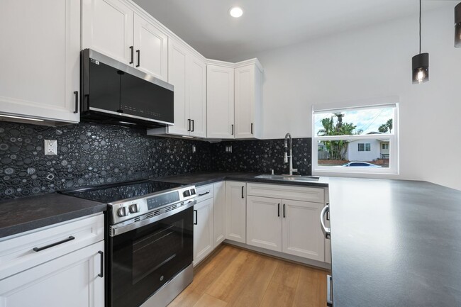 3954 Armstrong St in San Diego, CA - Building Photo - Building Photo
