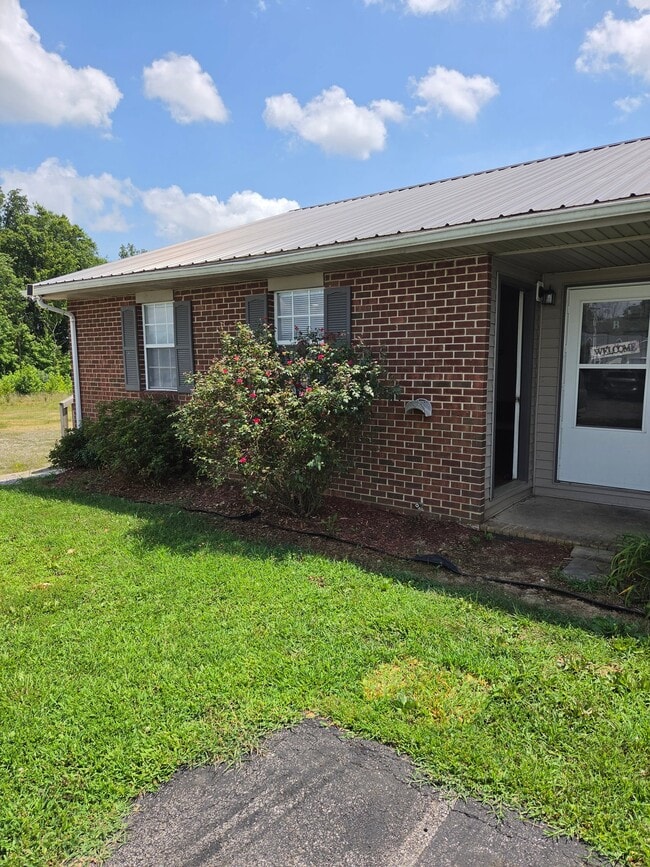 property at 102 Lauderdale Dr