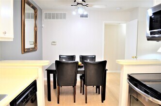 2250 Bering Dr in Houston, TX - Building Photo - Building Photo