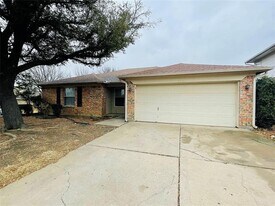 5501 White Dove Dr in Arlington, TX - Building Photo