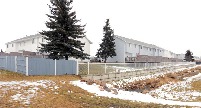 1 Aberdeen Way in Stony Plain, AB - Building Photo - Building Photo