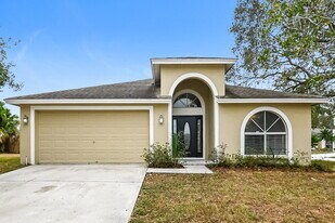 1411 Forsyth Way in Brandon, FL - Building Photo