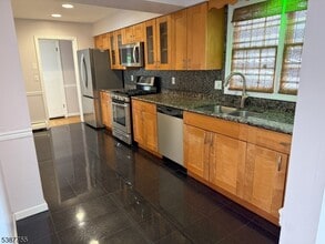 134 Oak St in Rahway, NJ - Building Photo - Building Photo