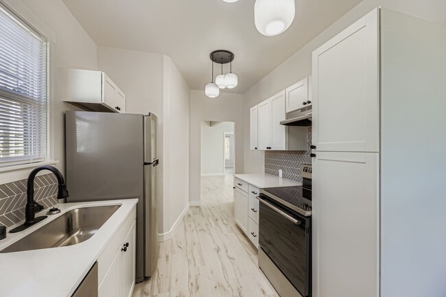 property at 2318 Hoyt Ave