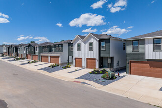 Villas at College Park in San Antonio, TX - Building Photo - Building Photo