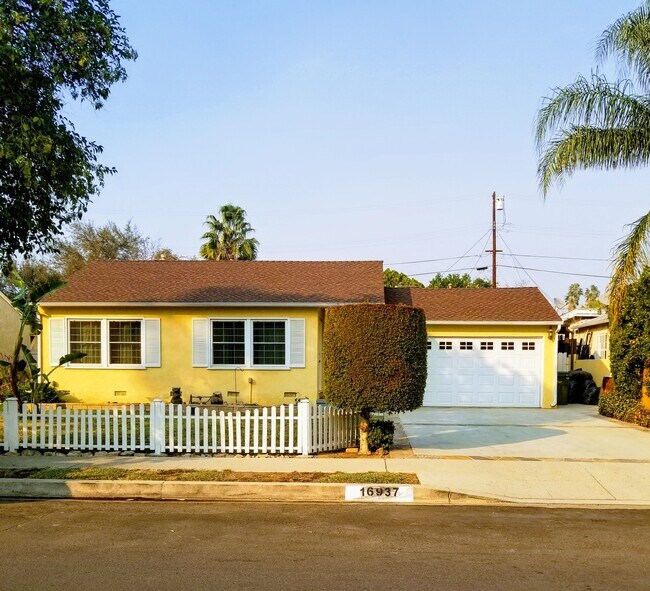 16937 Hart St Rentals in Van Nuys, CA