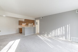 Windemere Apartments in Farmington Hills, MI - Building Photo - Building Photo