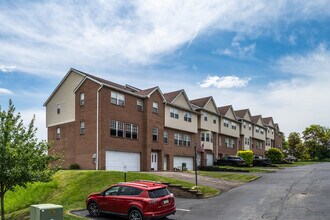 Pleasant View Estates in Pittsburgh, PA - Building Photo - Building Photo