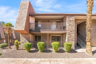 5062 River Glen Dr in Las Vegas, NV - Building Photo - Building Photo