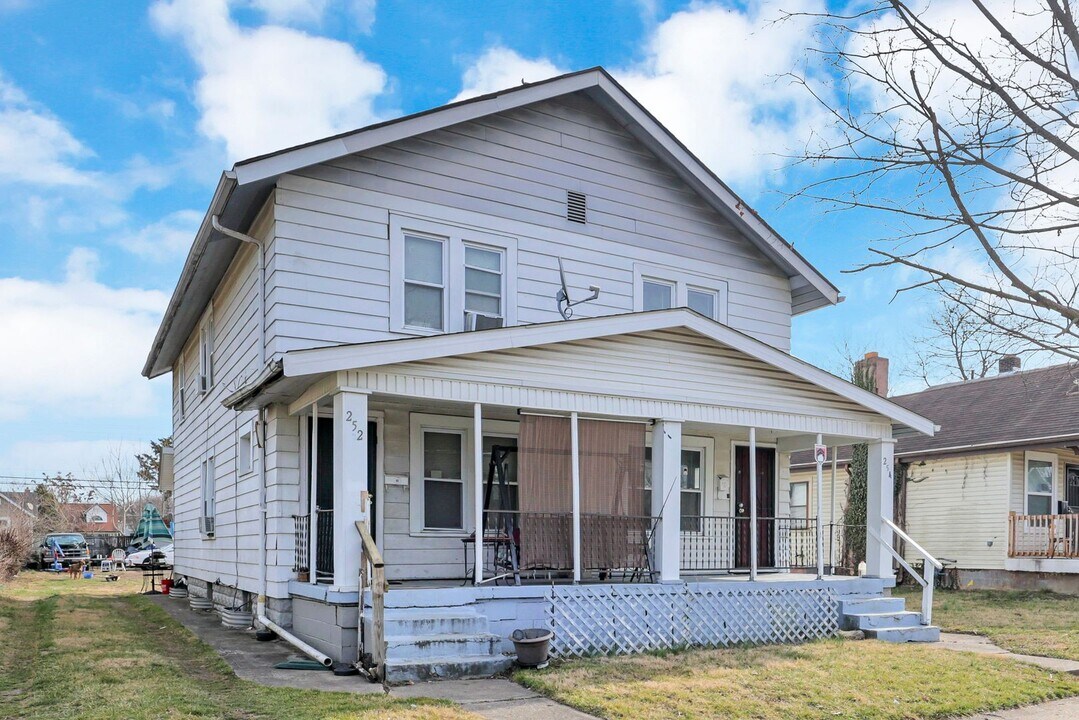252-254-254 S Wayne Ave in Columbus, OH - Building Photo