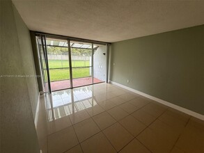 8870 Fontainebleau Blvd in Miami, FL - Building Photo - Building Photo