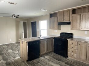 1040 Main St in East Bernard, TX - Building Photo - Building Photo