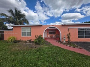 2430 NW 83rd Way in Sunrise, FL - Building Photo - Building Photo