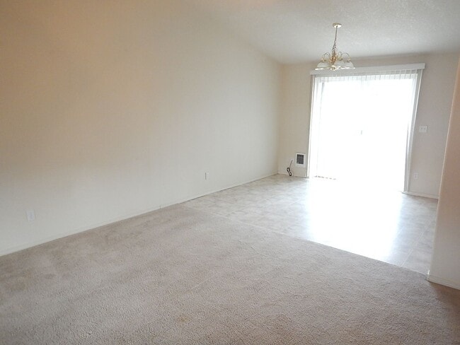 2075 NE Timberwolf Loop in Prineville, OR - Building Photo - Building Photo