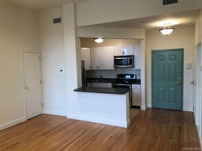 303 Main St in Port Washington, NY - Building Photo - Building Photo