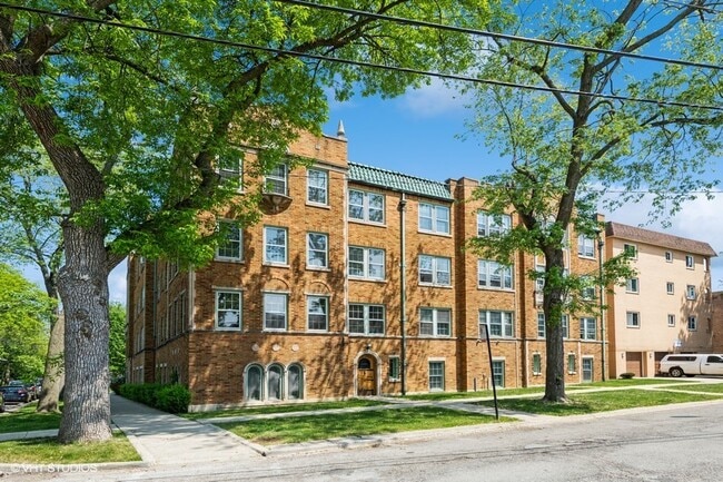 6885 N Overhill Ave in Chicago, IL - Foto de edificio - Building Photo
