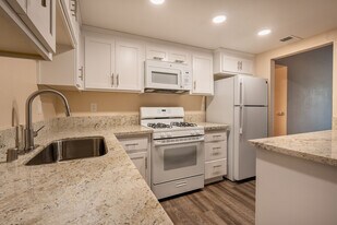 Marconi Oaks in Sacramento, CA - Building Photo