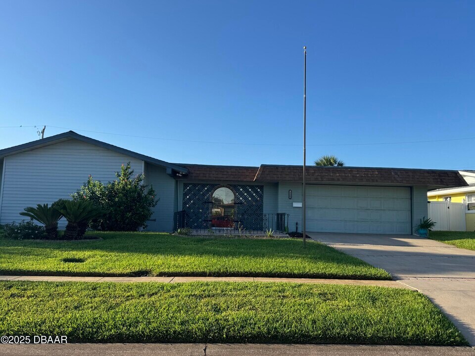 120 Ocean Grove Dr in Ormond Beach, FL - Building Photo