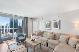 1200 Brickell Bay Dr in Miami, FL - Building Photo - Building Photo
