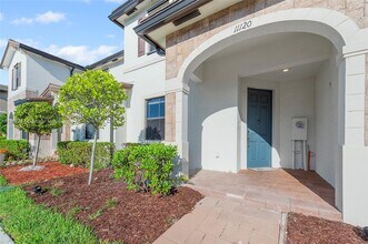 11120 W 32nd Ln in Hialeah, FL - Building Photo - Building Photo