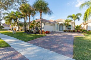 8217 Xanthus Ln in Wellington, FL - Building Photo