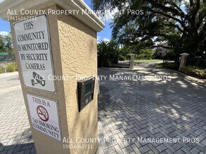 5207 Manorwood Dr in Sarasota, FL - Building Photo - Building Photo