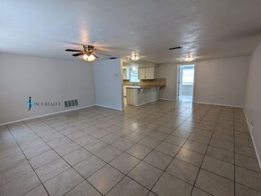 11110 White Oak Ln in Port Richey, FL - Building Photo - Building Photo