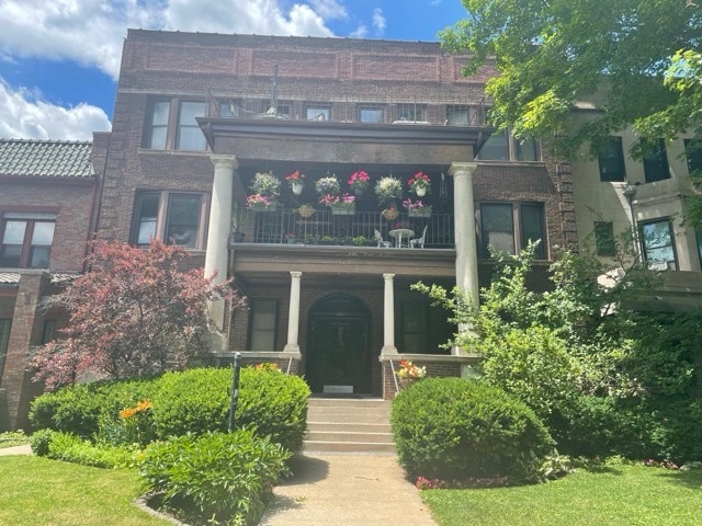 5442 S Cornell Ave, Unit 2S in Chicago, IL - Building Photo - Building Photo