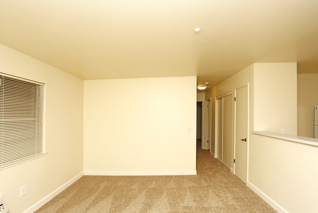 Cochrane Village in Morgan Hill, CA - Building Photo - Interior Photo