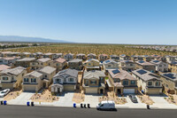 Alicante in Victorville, CA - Foto de edificio - Building Photo