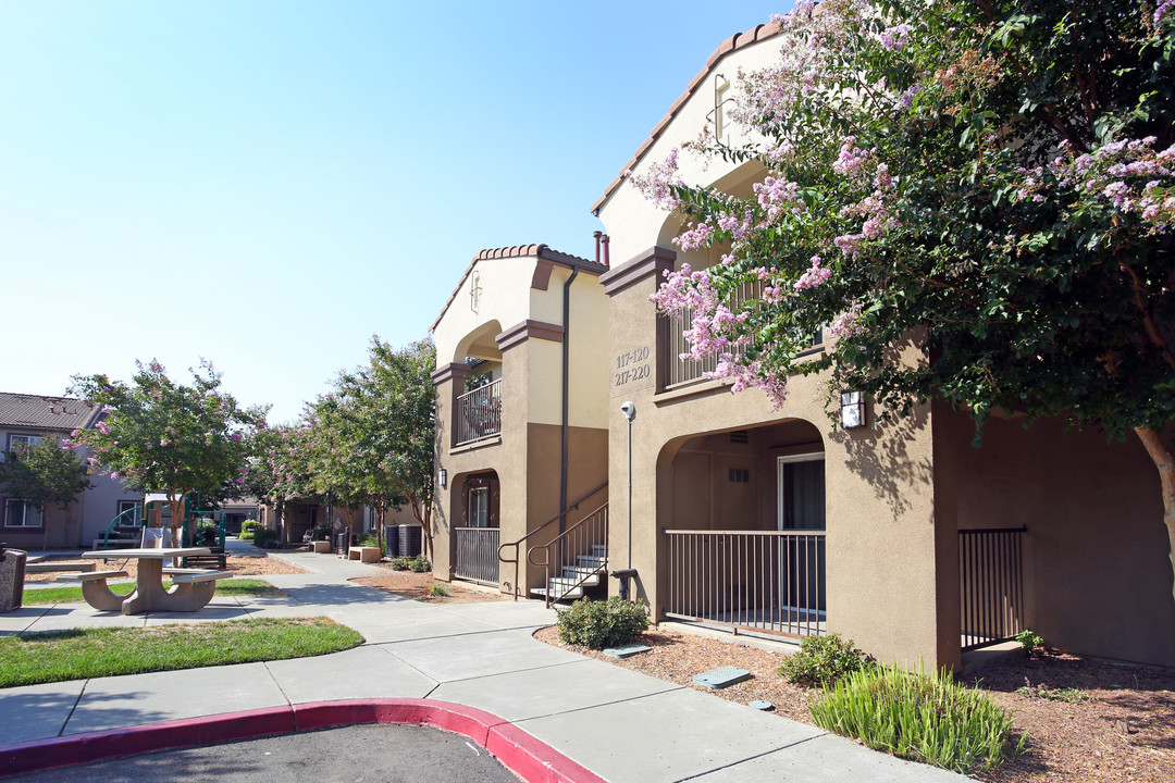 Meridian Family Apartments in Sacramento, CA - Building Photo