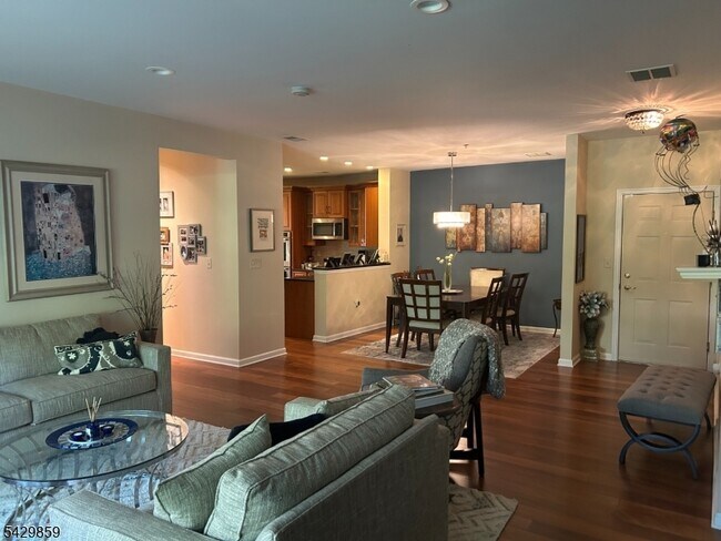 8 Quarry Dr