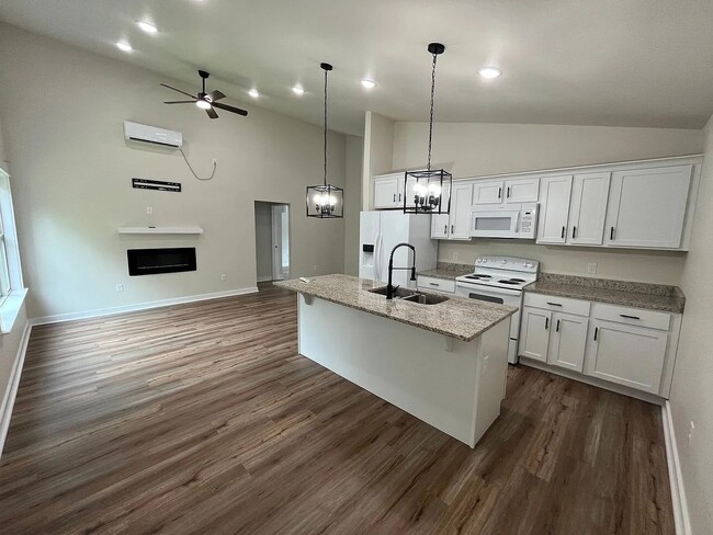 7002 Old Tom Box Rd, Unit B in Jacksonville, AR - Building Photo - Building Photo