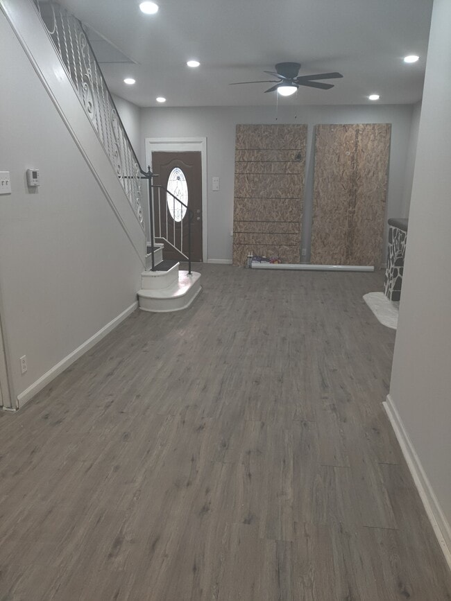 property at 1414 W Pacific St